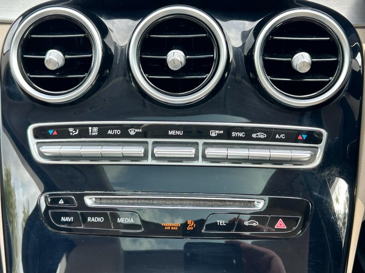 Mercedes-Benz C-Class view 30
