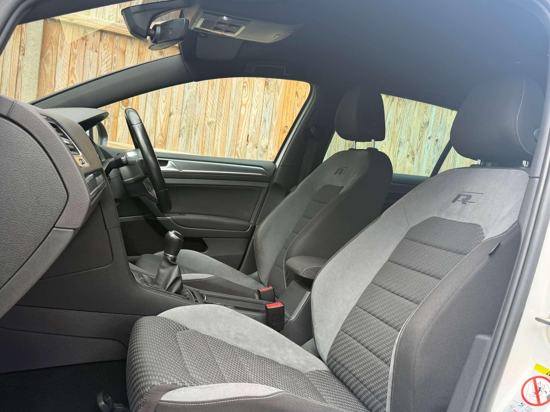 Volkswagen Golf view 19