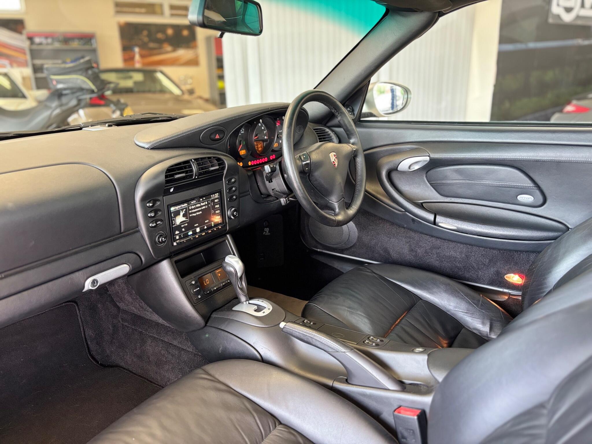 Porsche 911 view 21