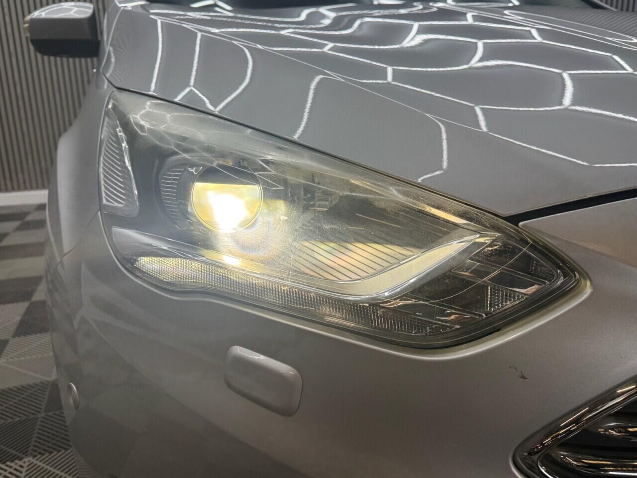 Ford C-Max view 3