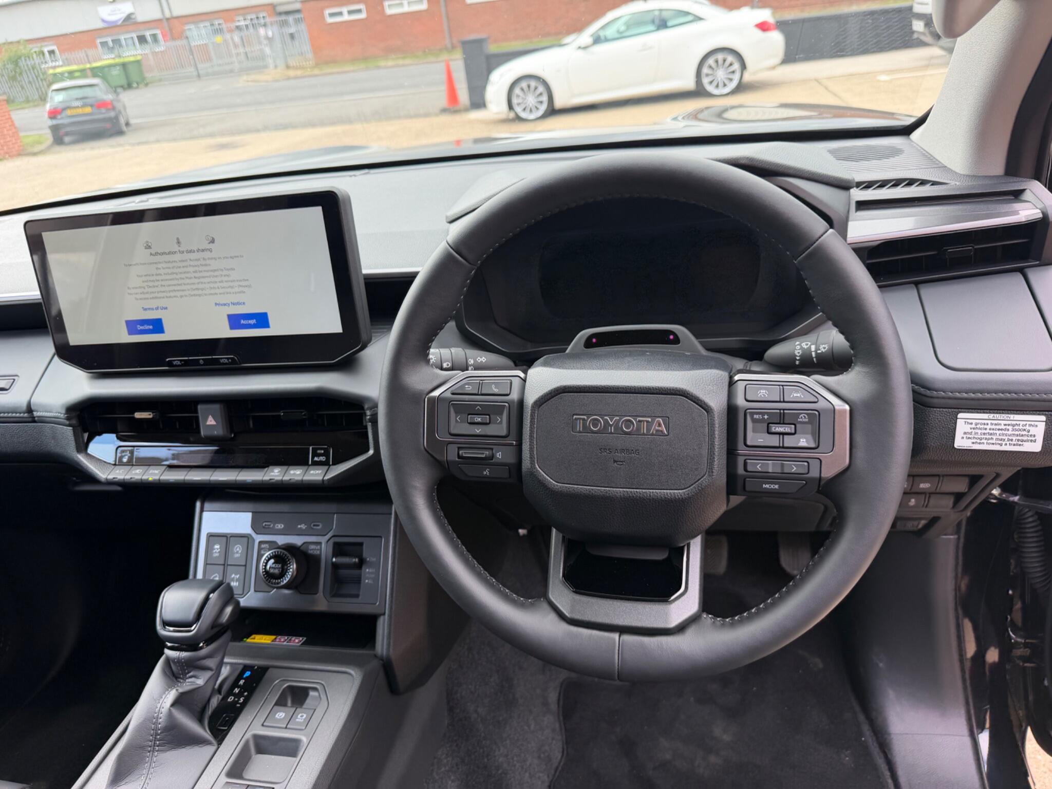 Toyota Hilux view 8