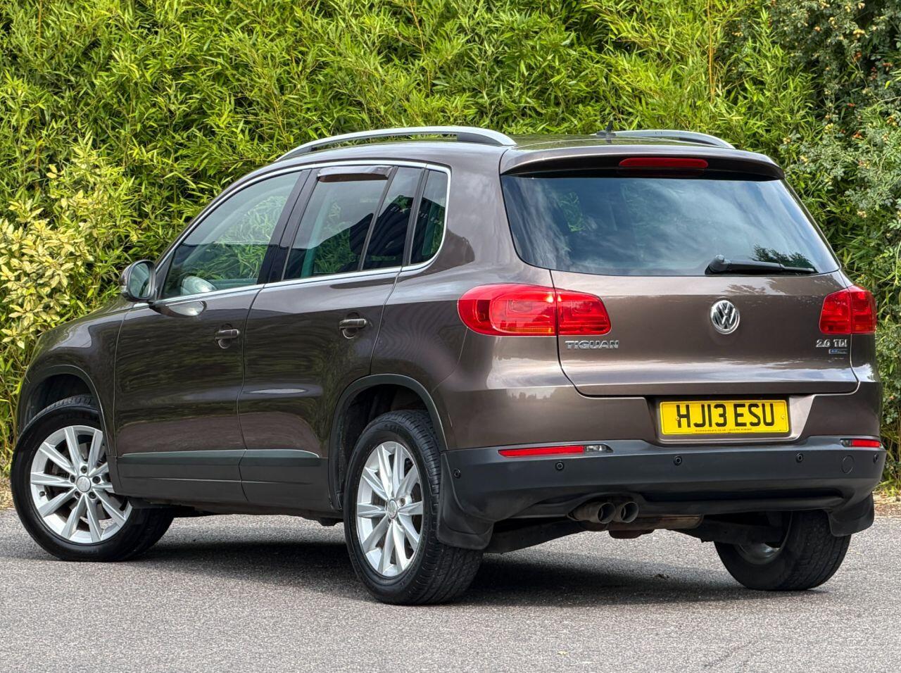 Volkswagen Tiguan view 2