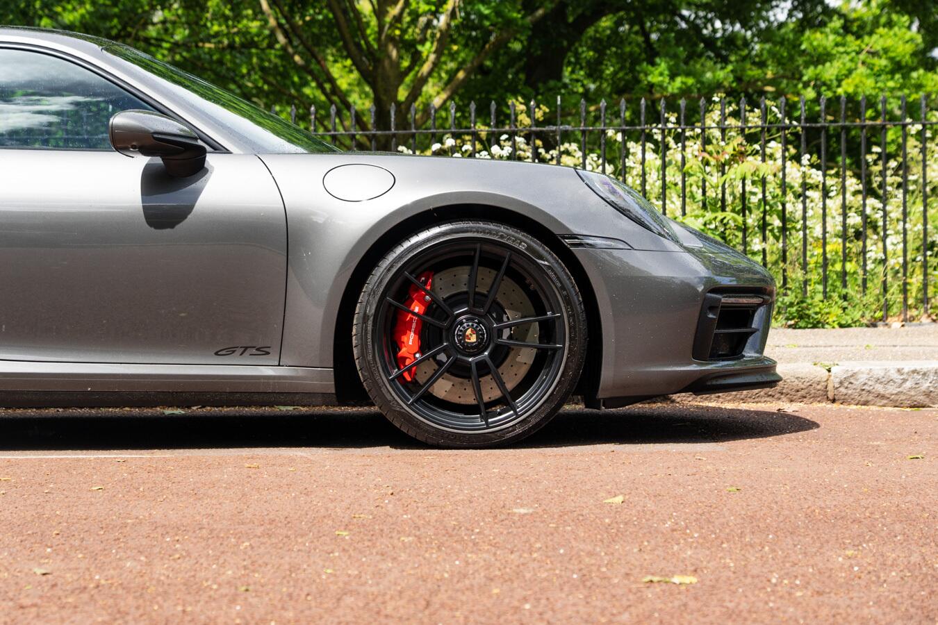 Porsche 911 view 8