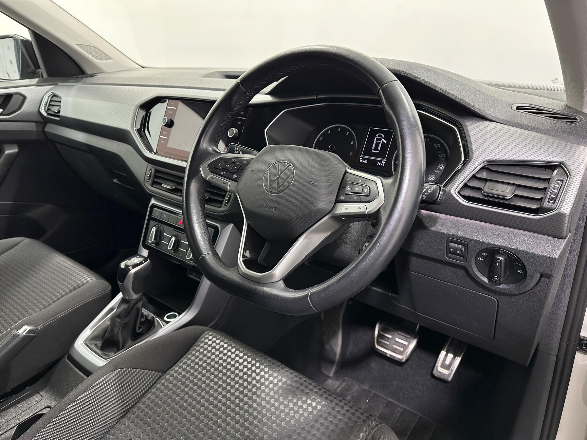 Volkswagen T-Cross view 11