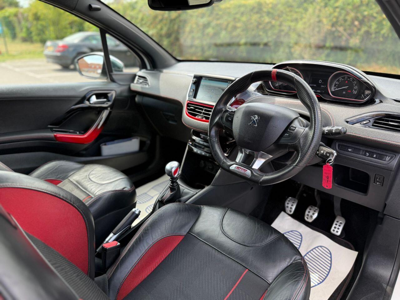 Peugeot 208 view 8