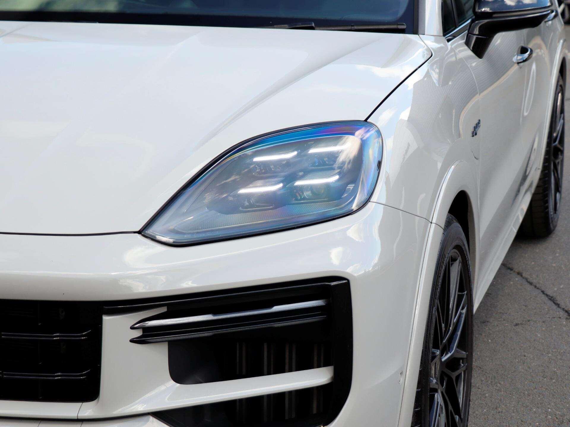 Porsche Cayenne view 29