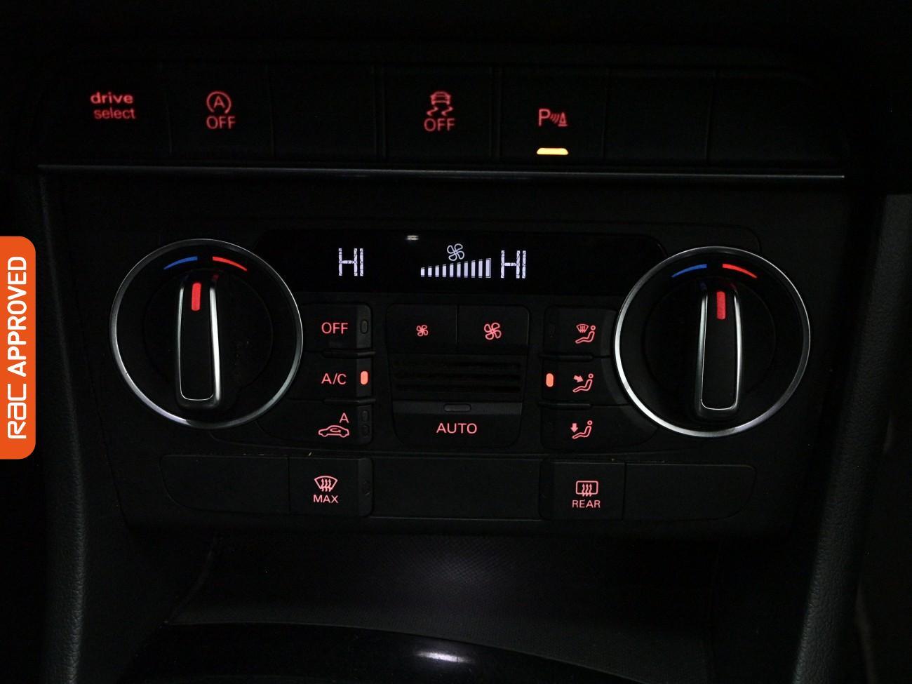 Audi Q3 view 16