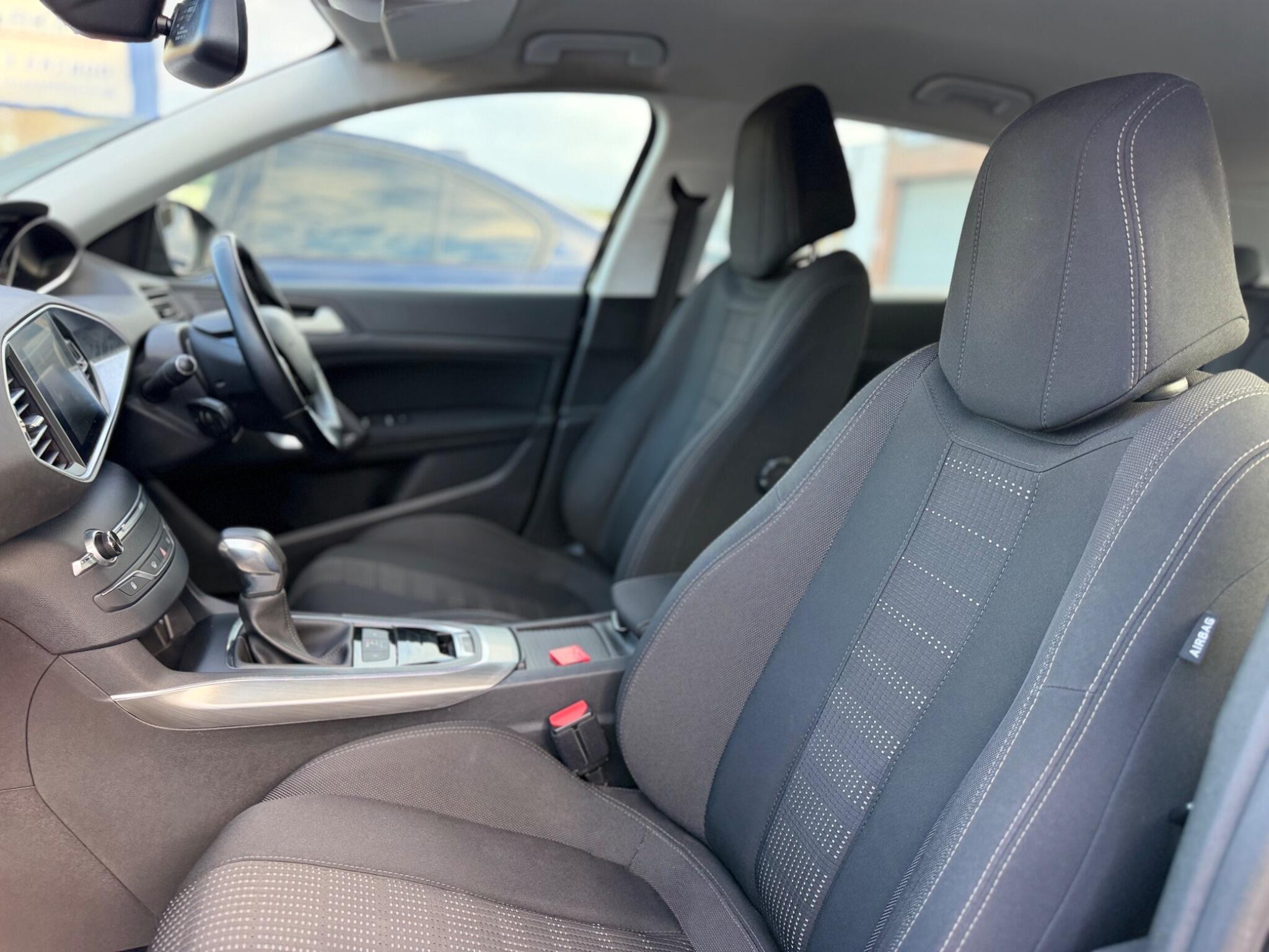 Peugeot 308 view 13