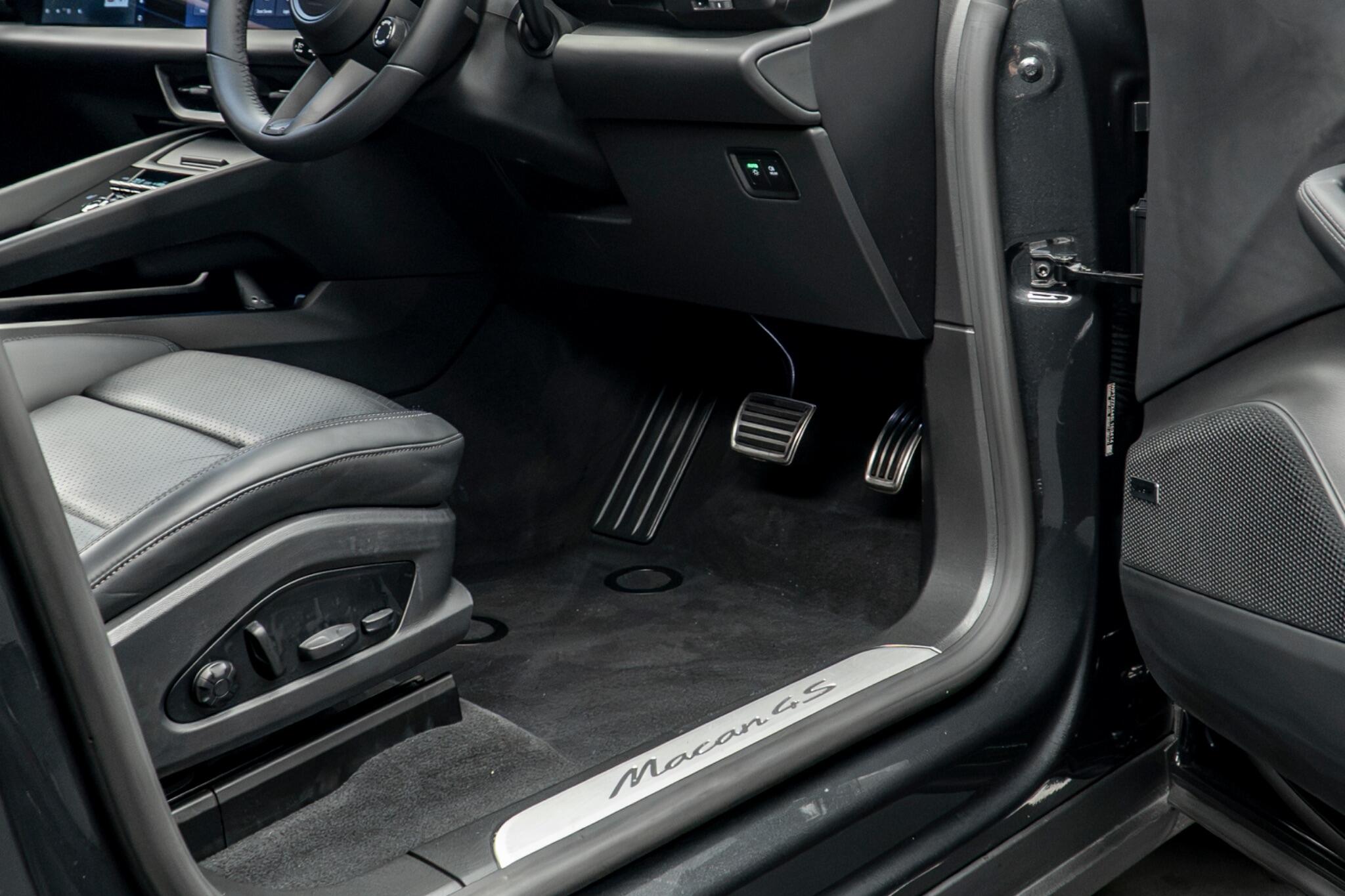 Porsche Macan view 45