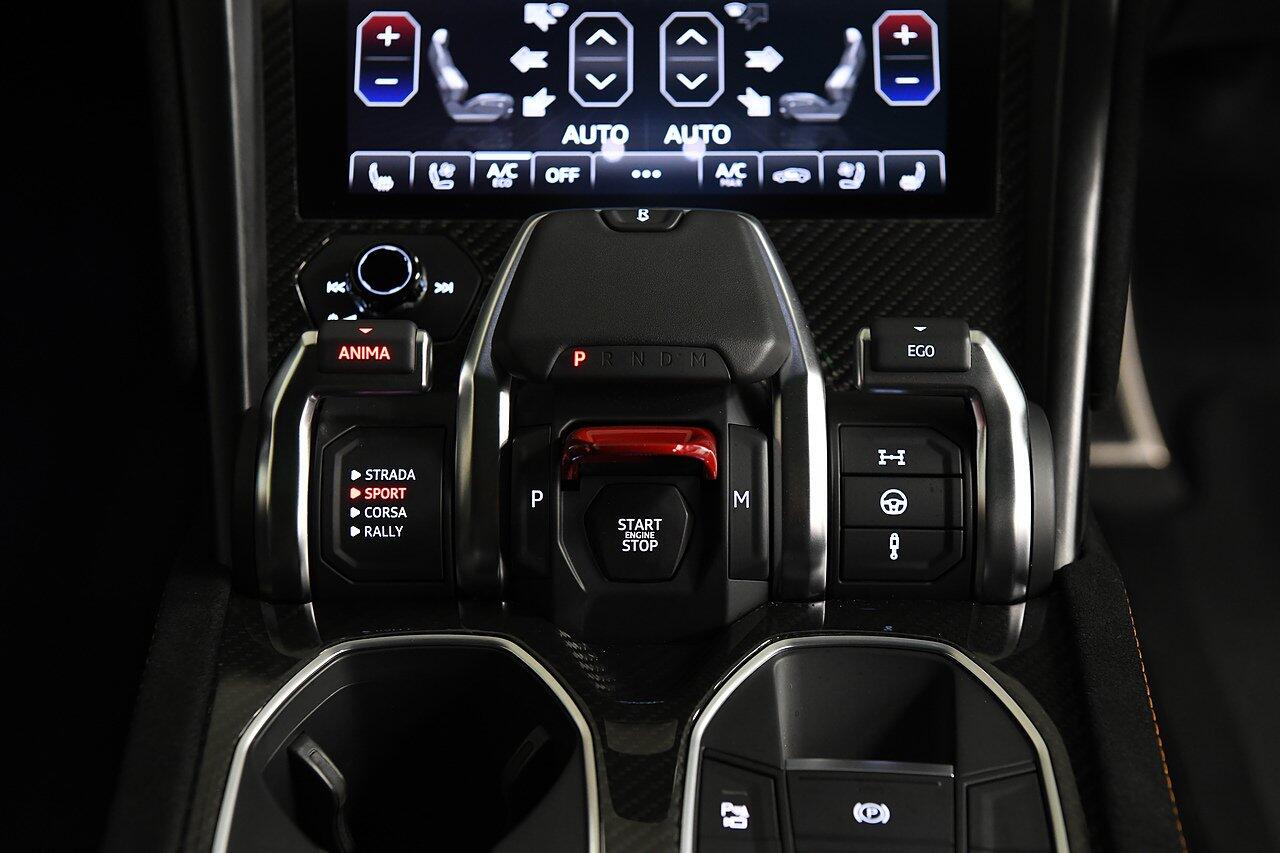 Lamborghini Urus view 18
