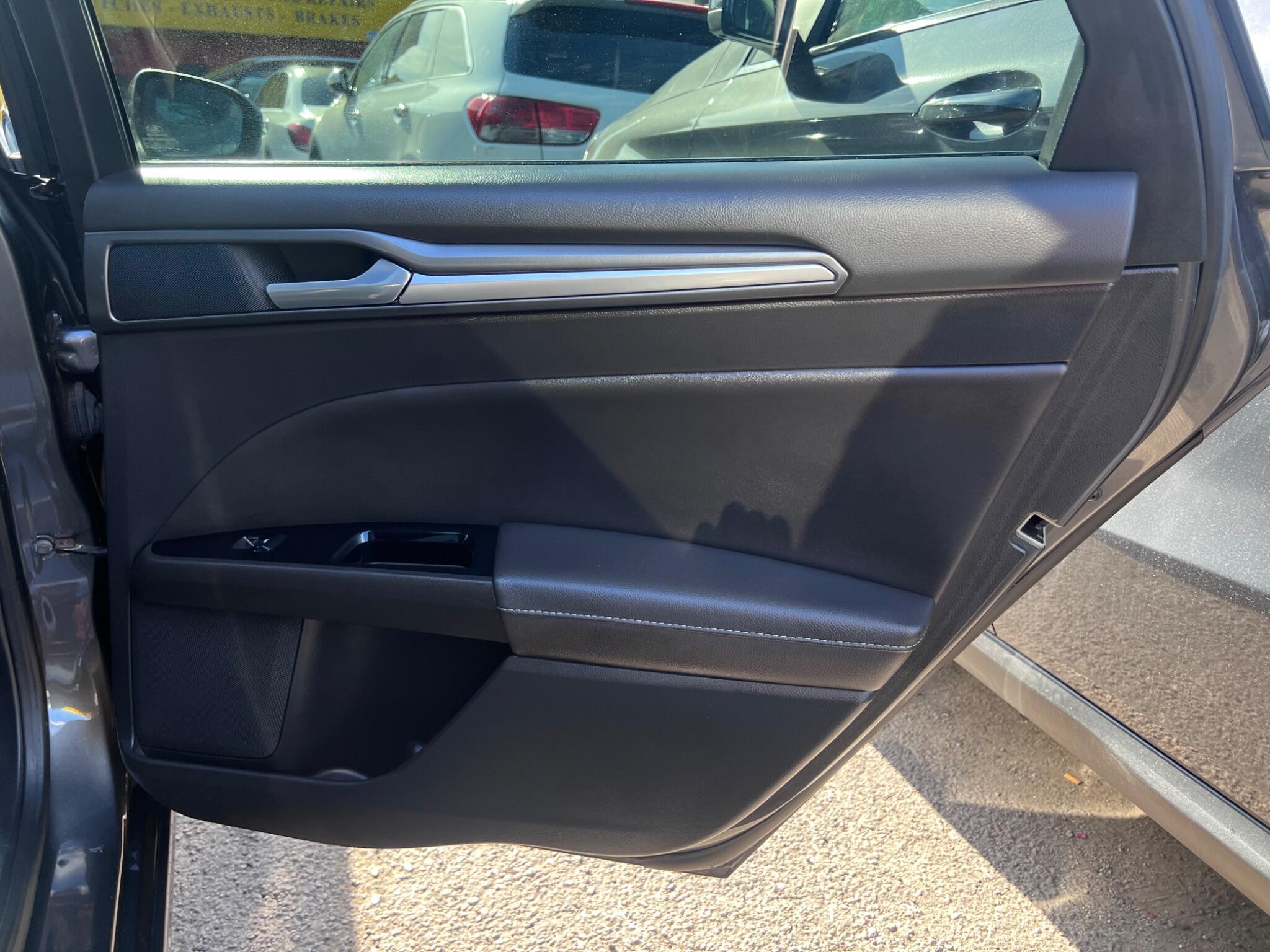 Ford Mondeo view 33