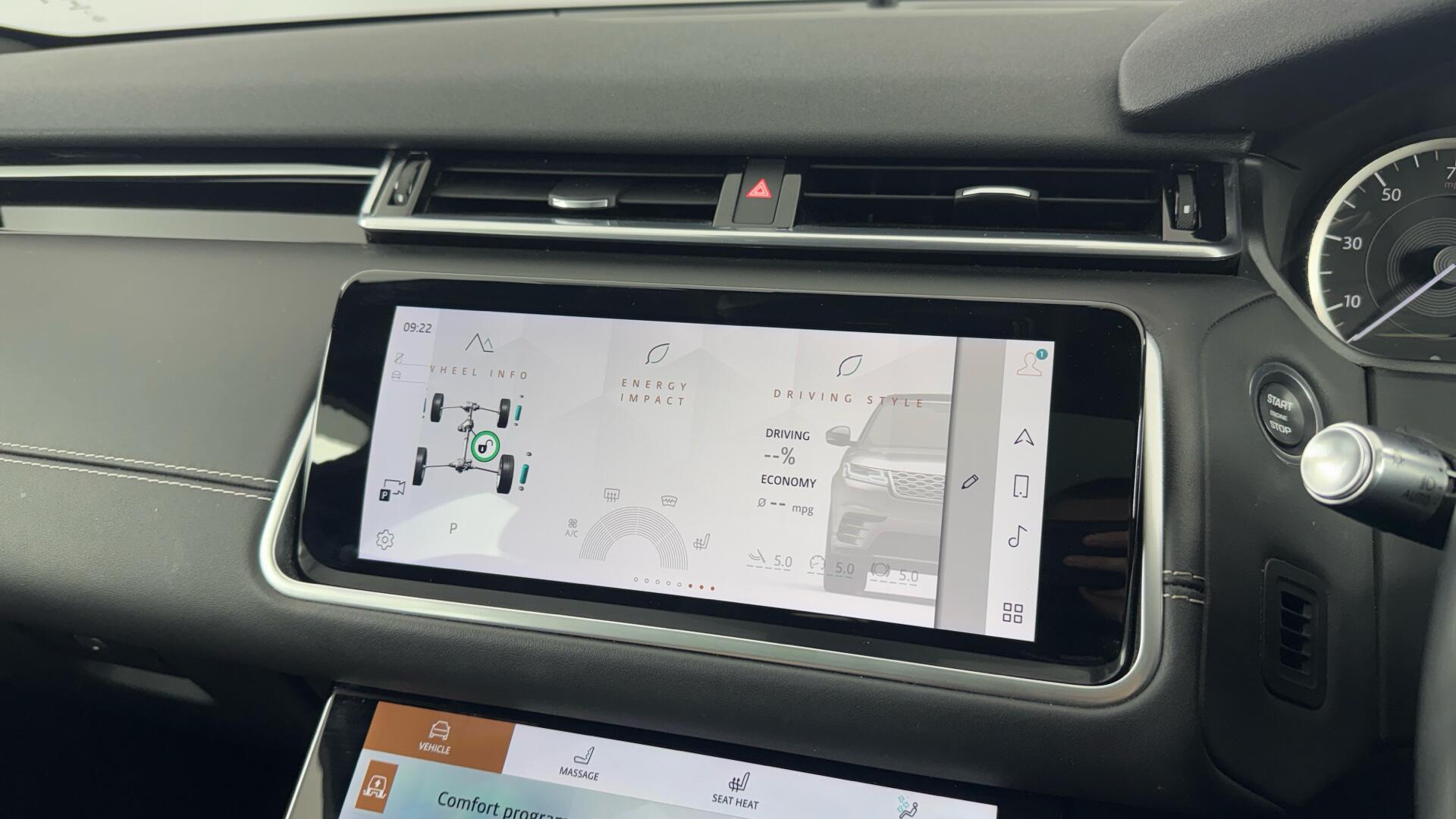 Land Rover Range Rover Velar view 31