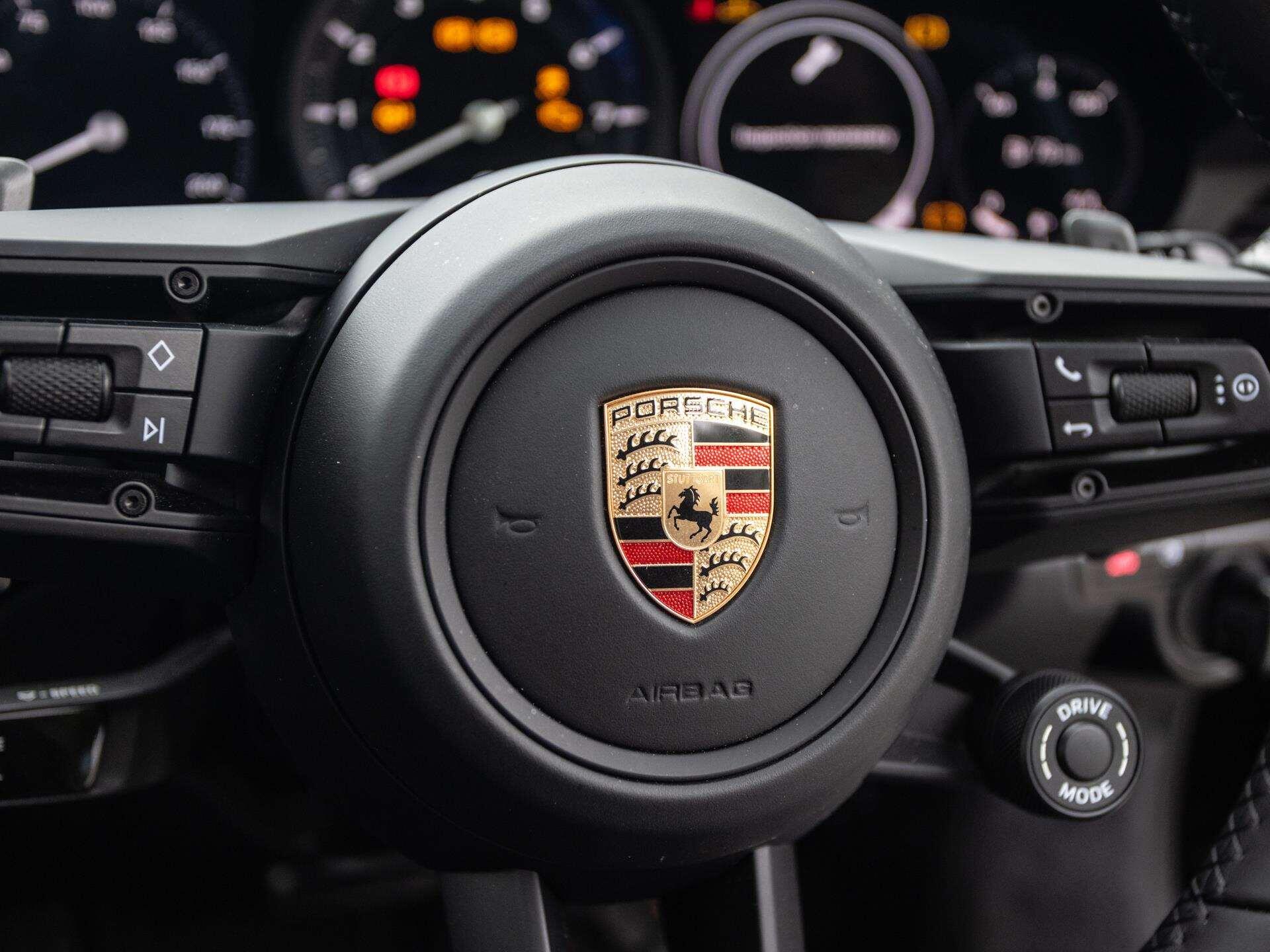 Porsche 911 view 25