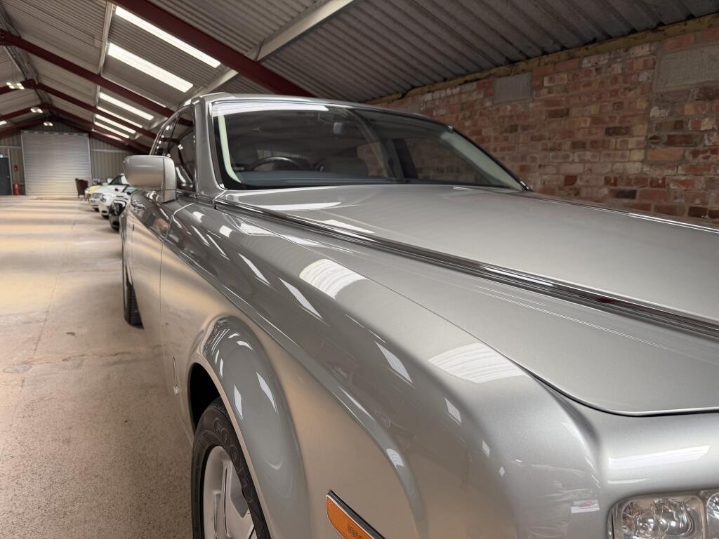 Rolls-Royce Phantom view 42