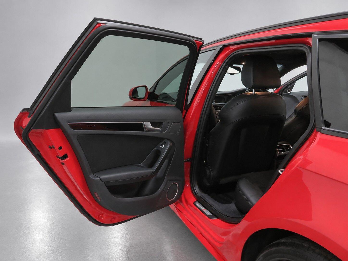Audi A4 view 28