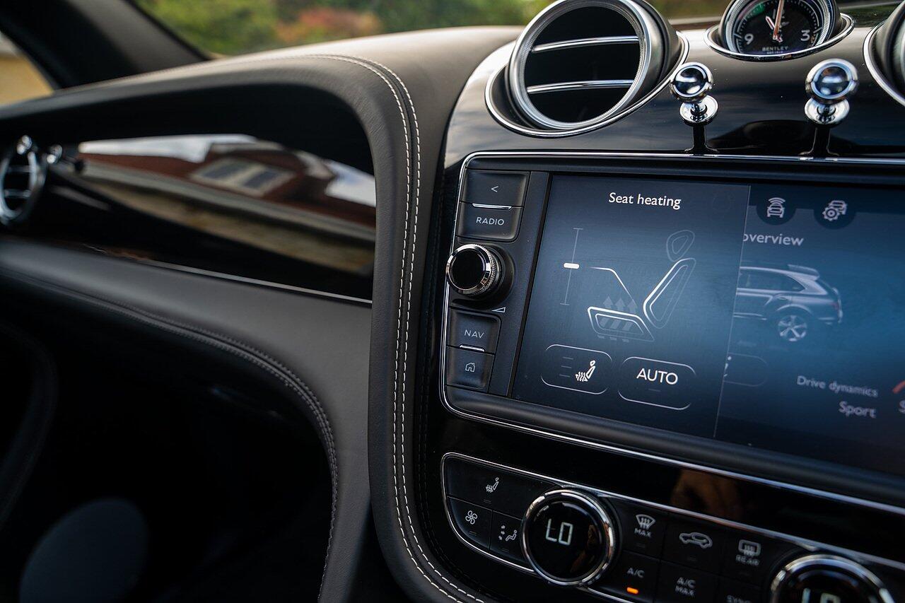 Bentley Bentayga view 75