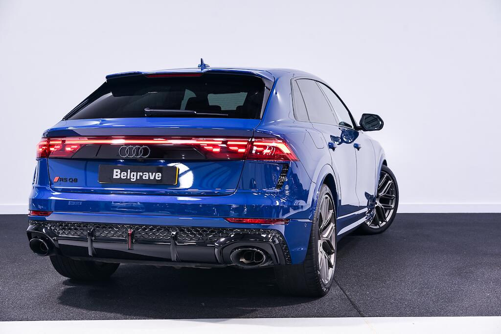 Audi RS Q8 view 14