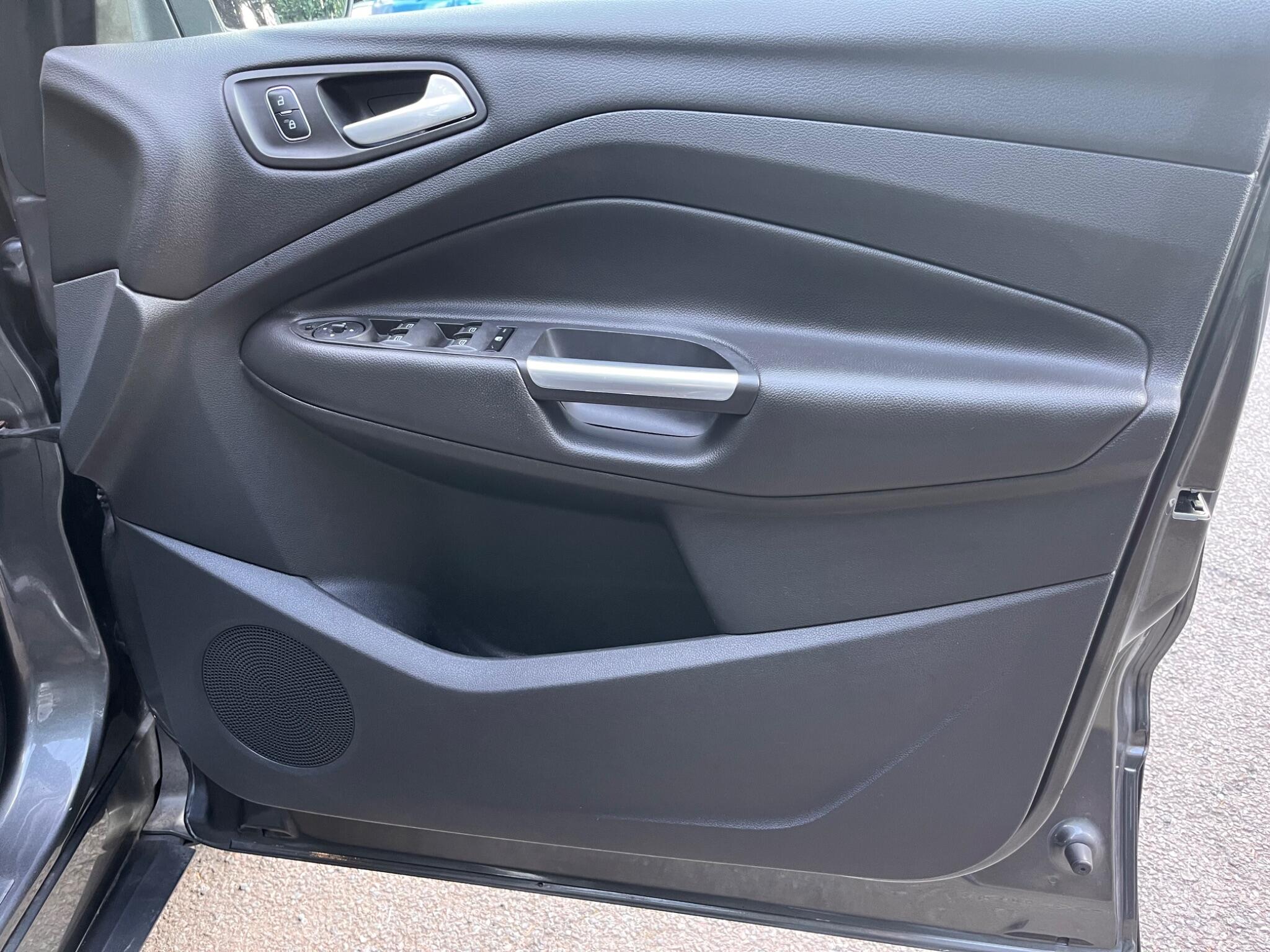 Ford Kuga view 32