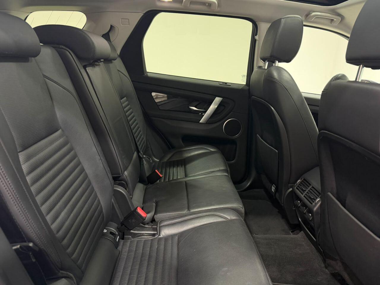Land Rover Discovery Sport view 33