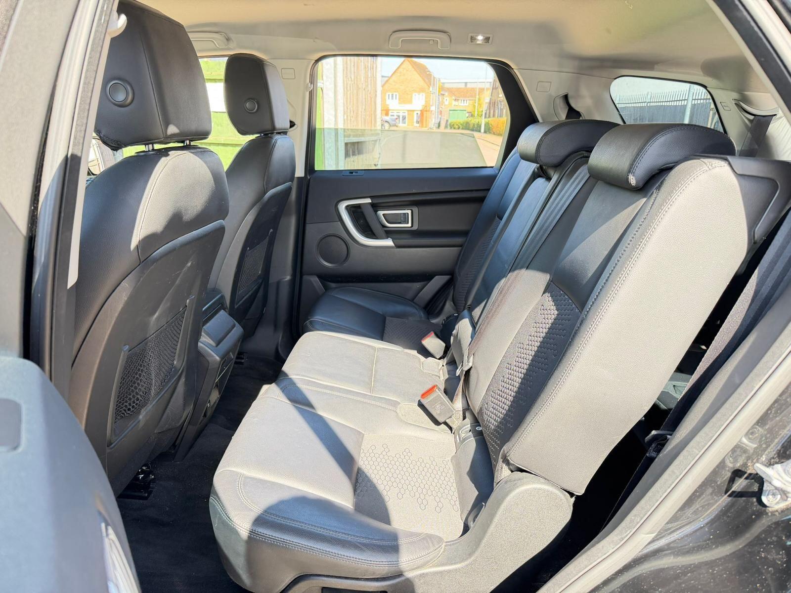 Land Rover Discovery Sport view 15