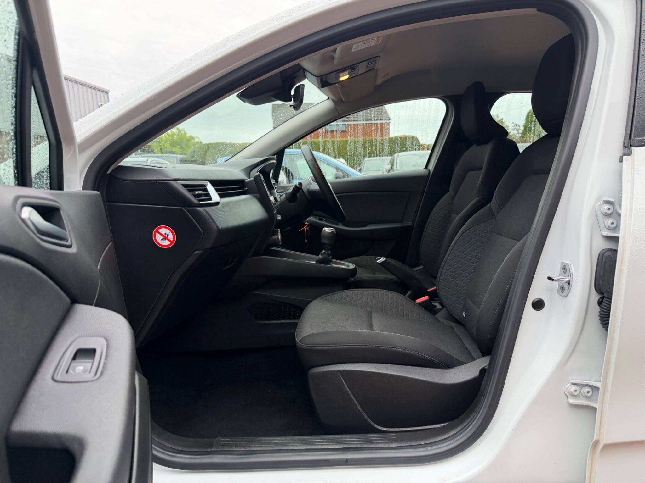 Renault Clio view 2