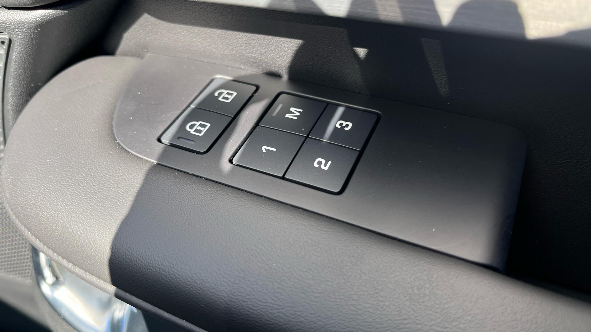 Land Rover Discovery view 33