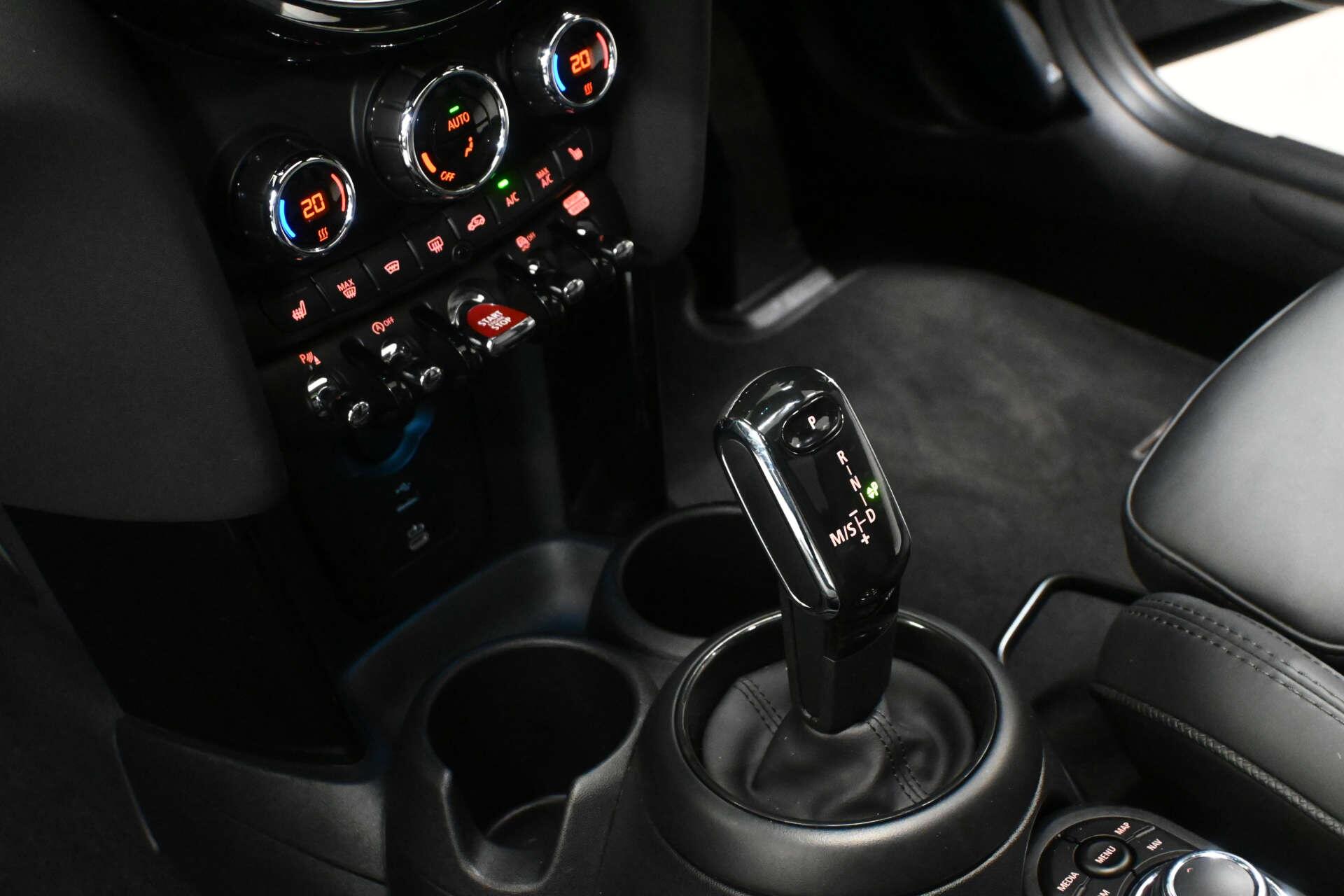 Mini Hatch view 70