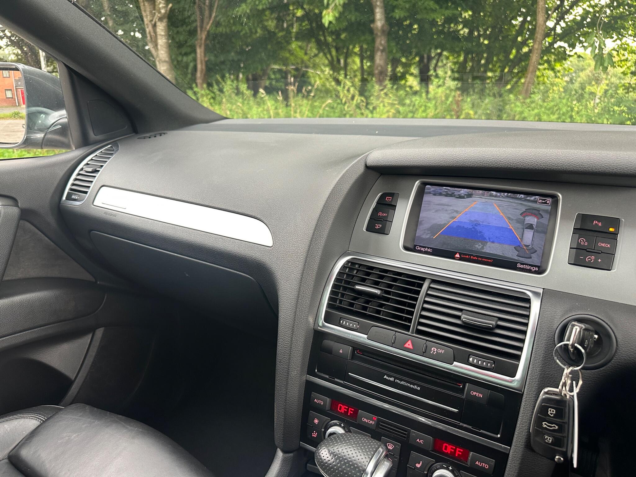 Audi Q7 view 40