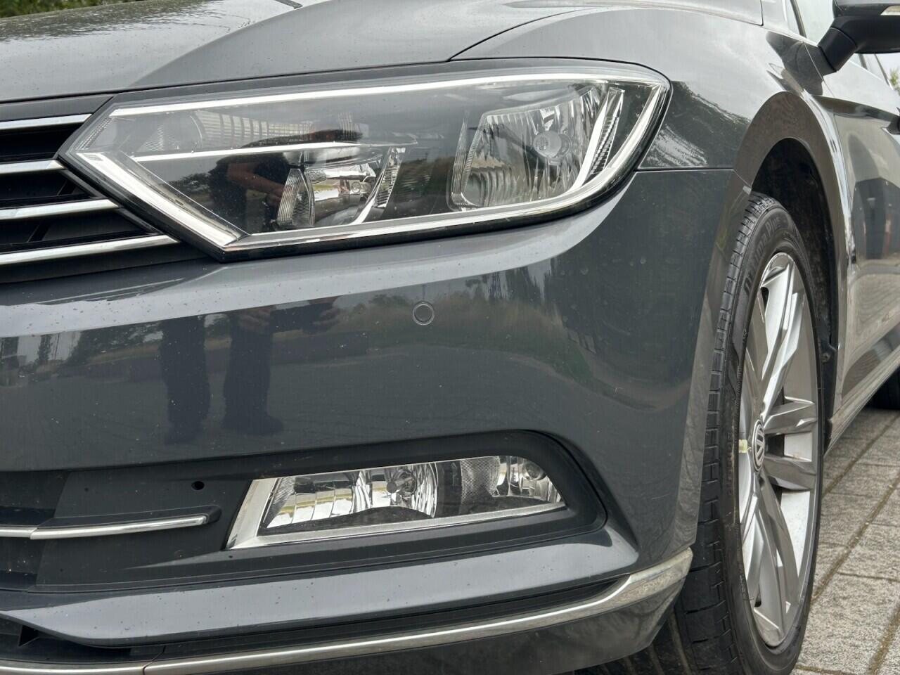 Volkswagen Passat view 7