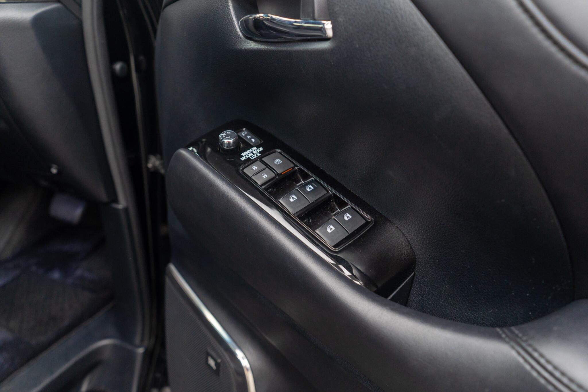Toyota Alphard view 24