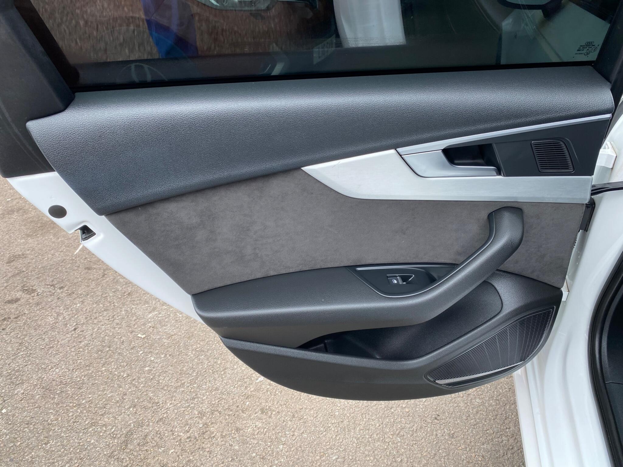 Audi A4 Avant view 36