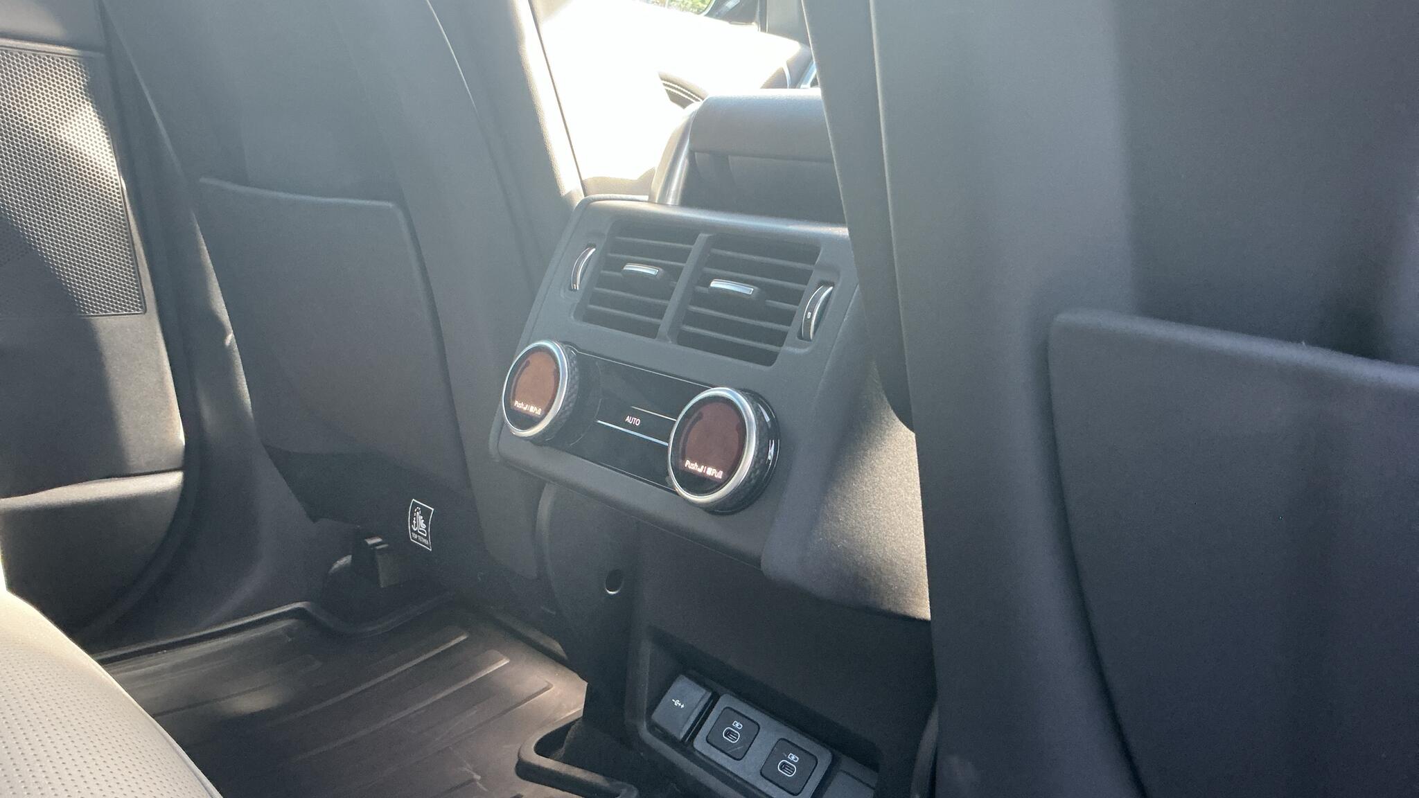 Land Rover Discovery view 18