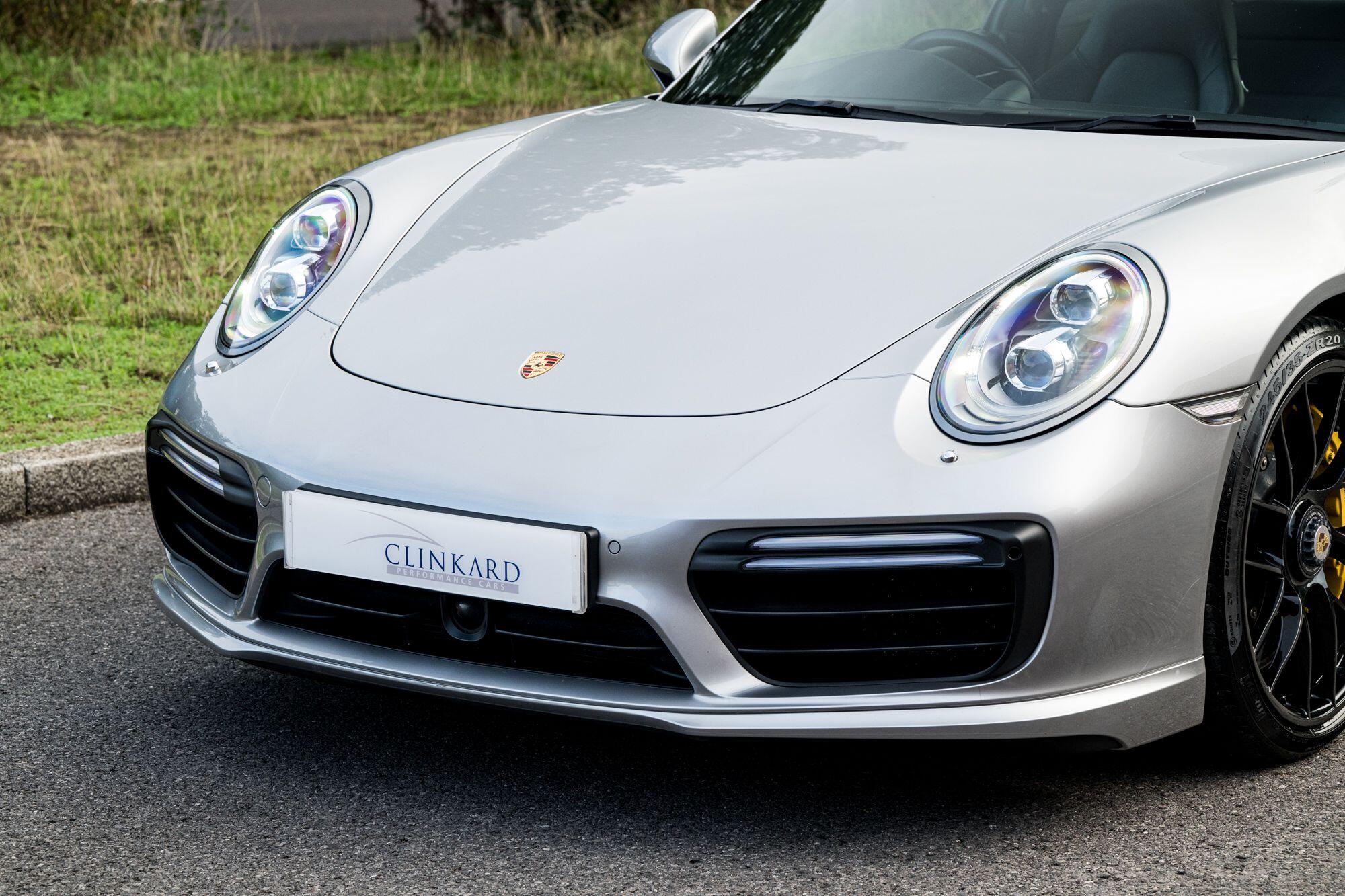 Porsche 911 view 18