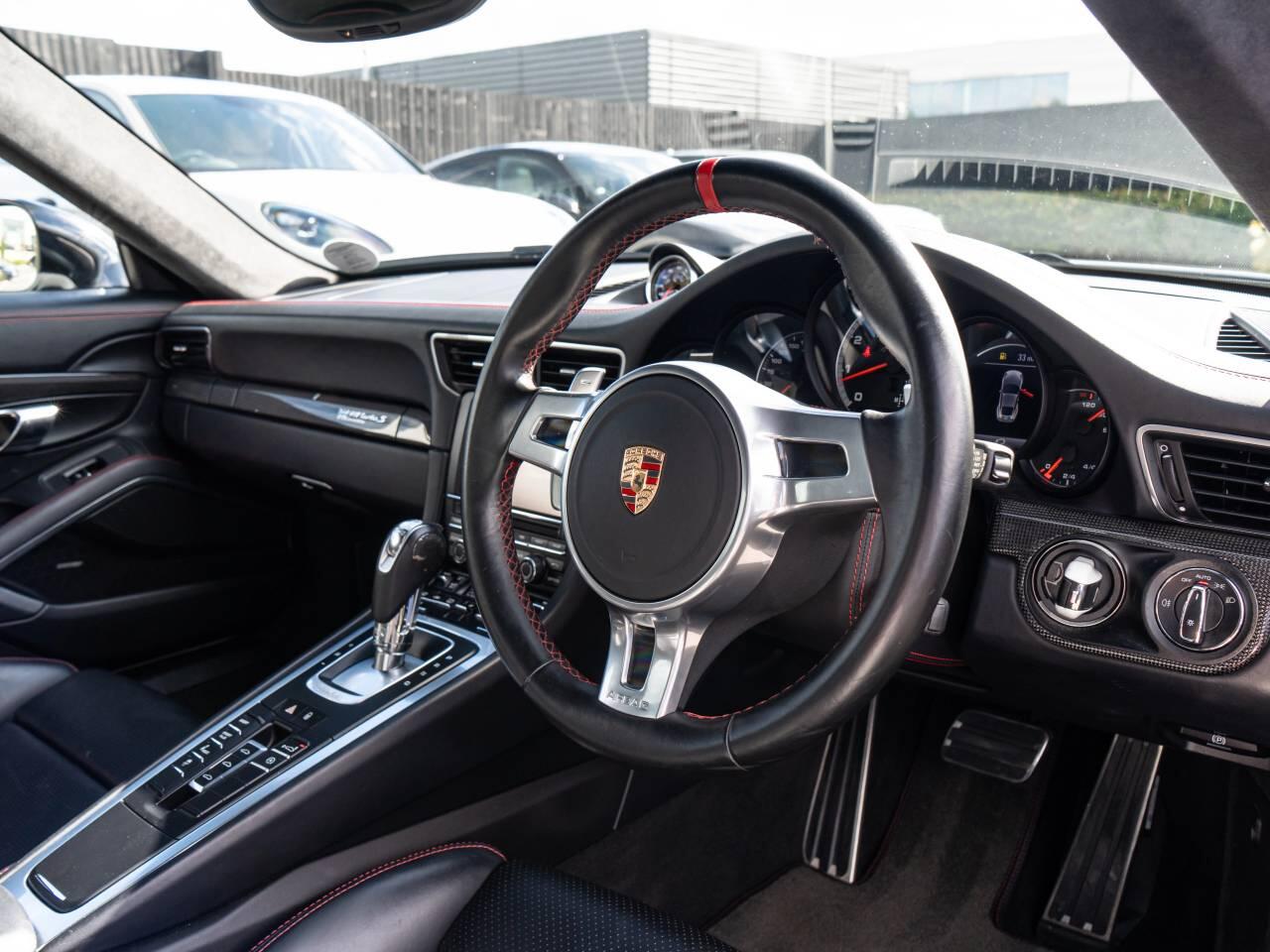 Porsche 911 view 4