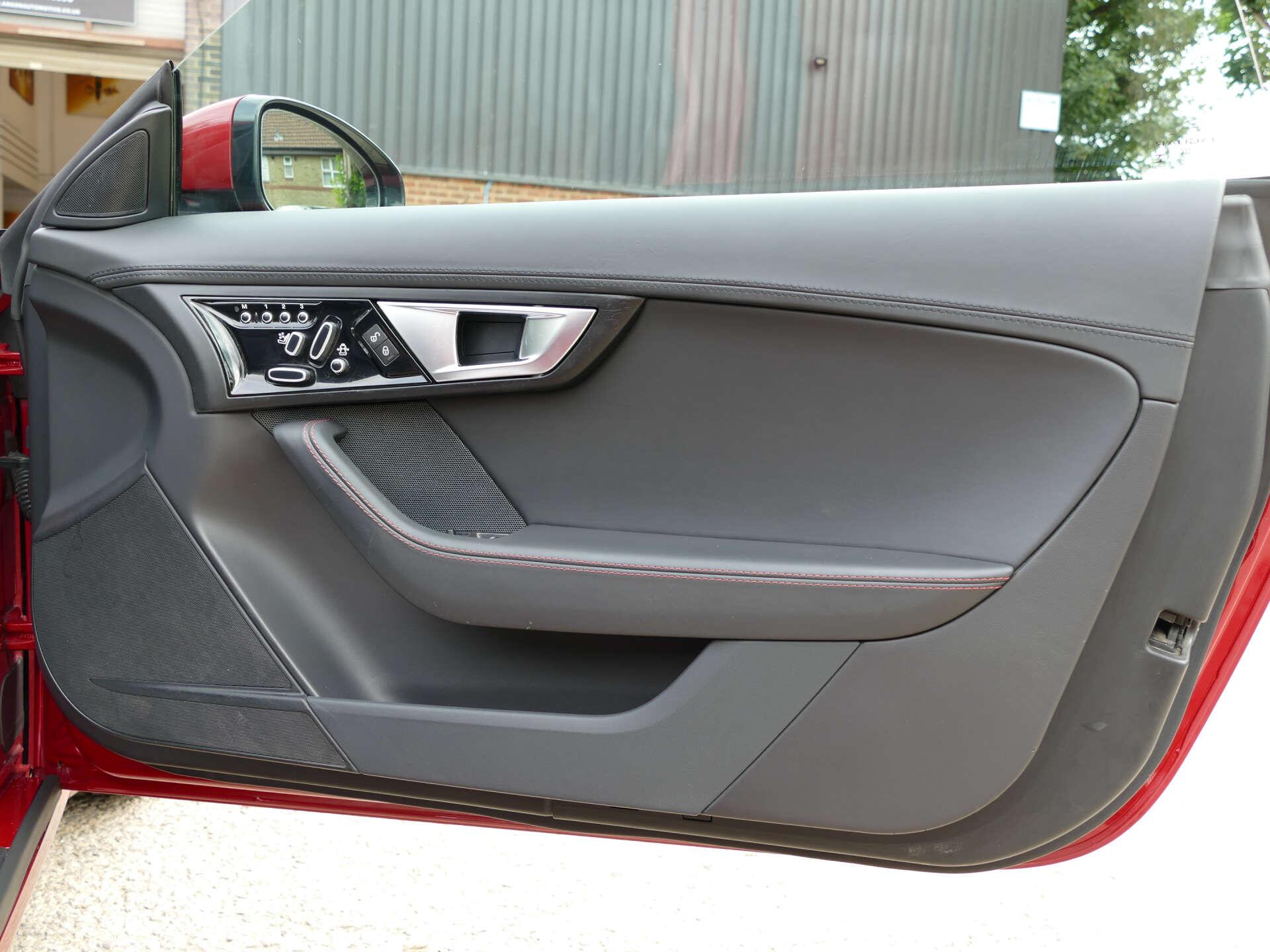 Jaguar F-Type view 34