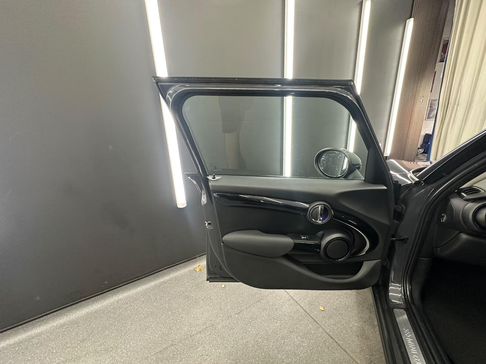 MINI Hatch view 20