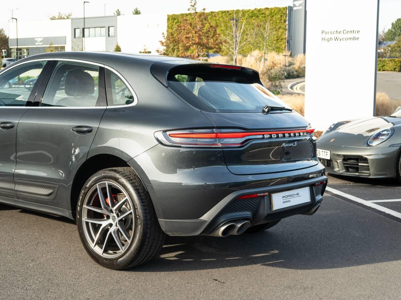 Porsche Macan view 8