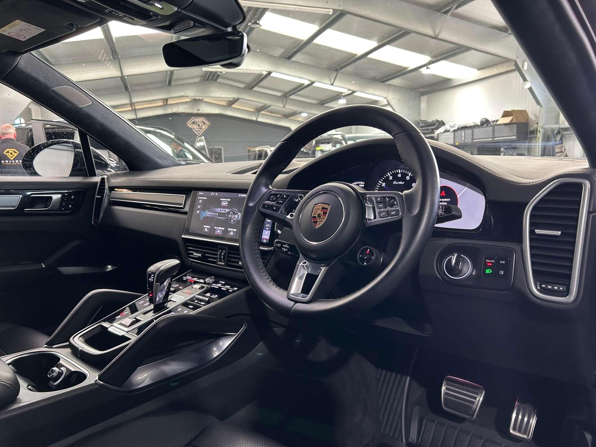 Porsche Cayenne view 35