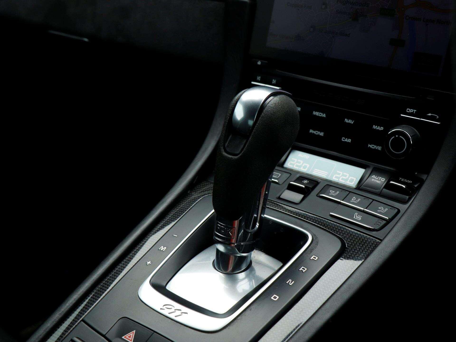 Porsche 911 view 17