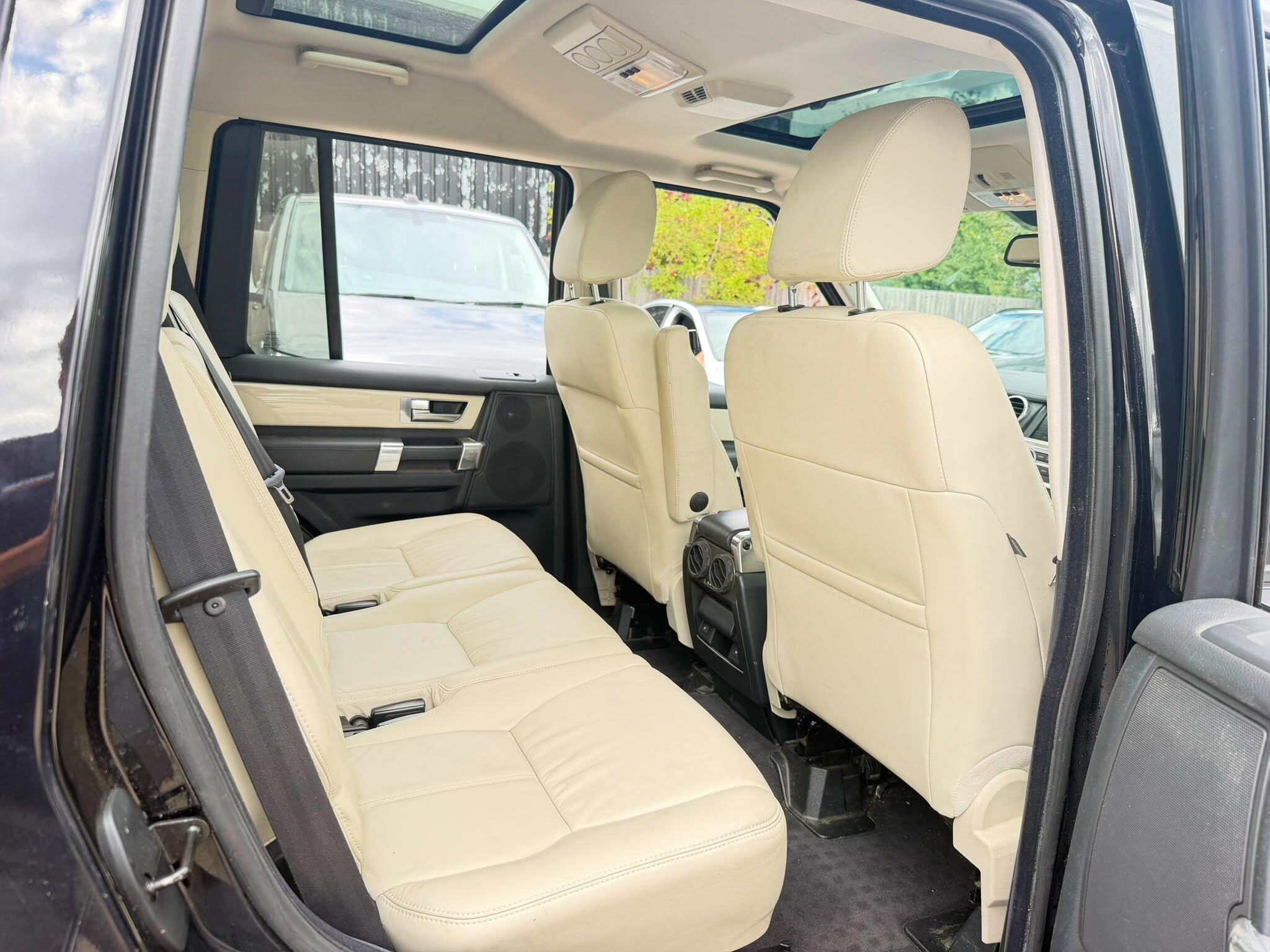 Land Rover Discovery view 14