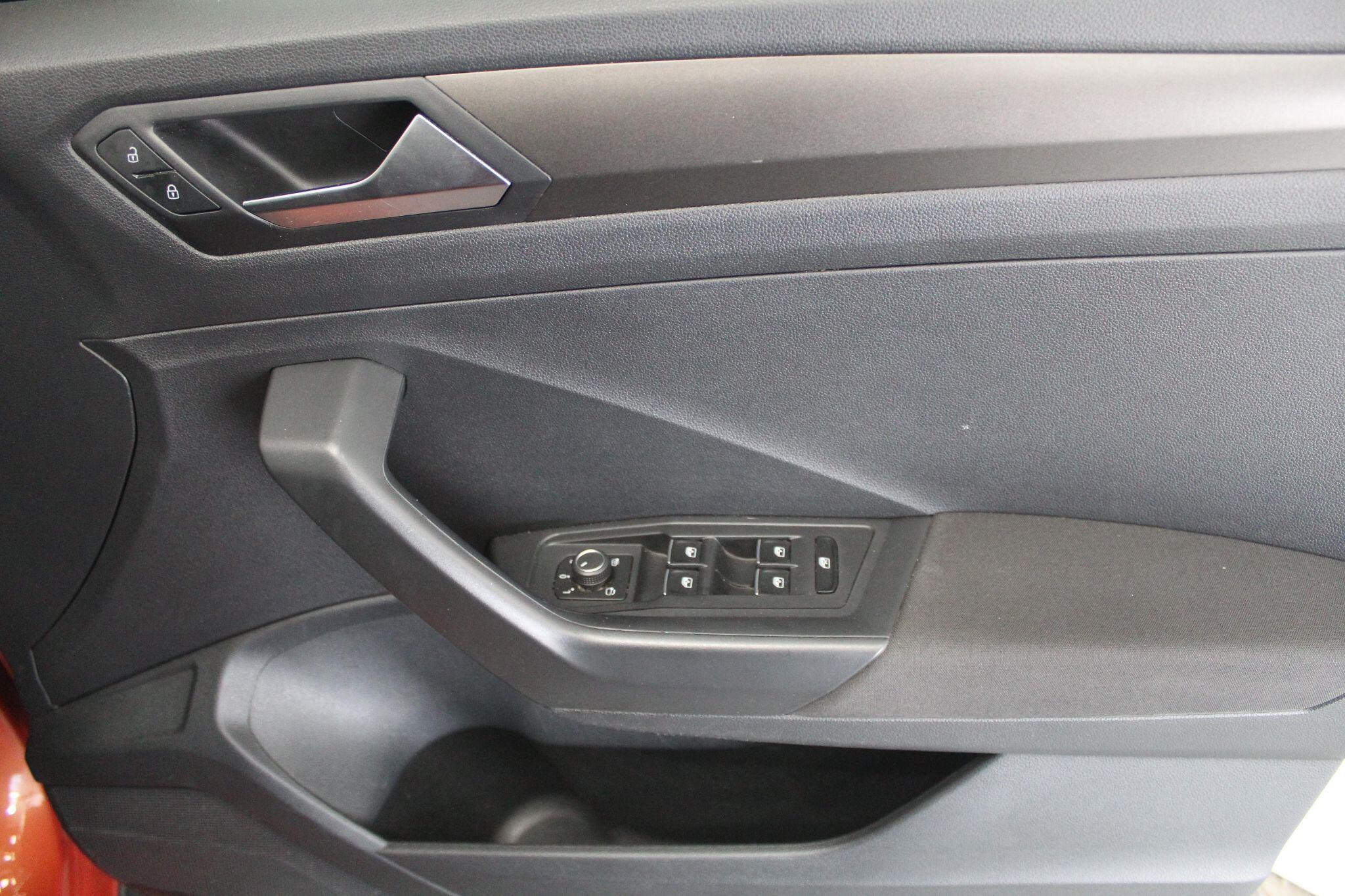 Volkswagen T-Roc view 45