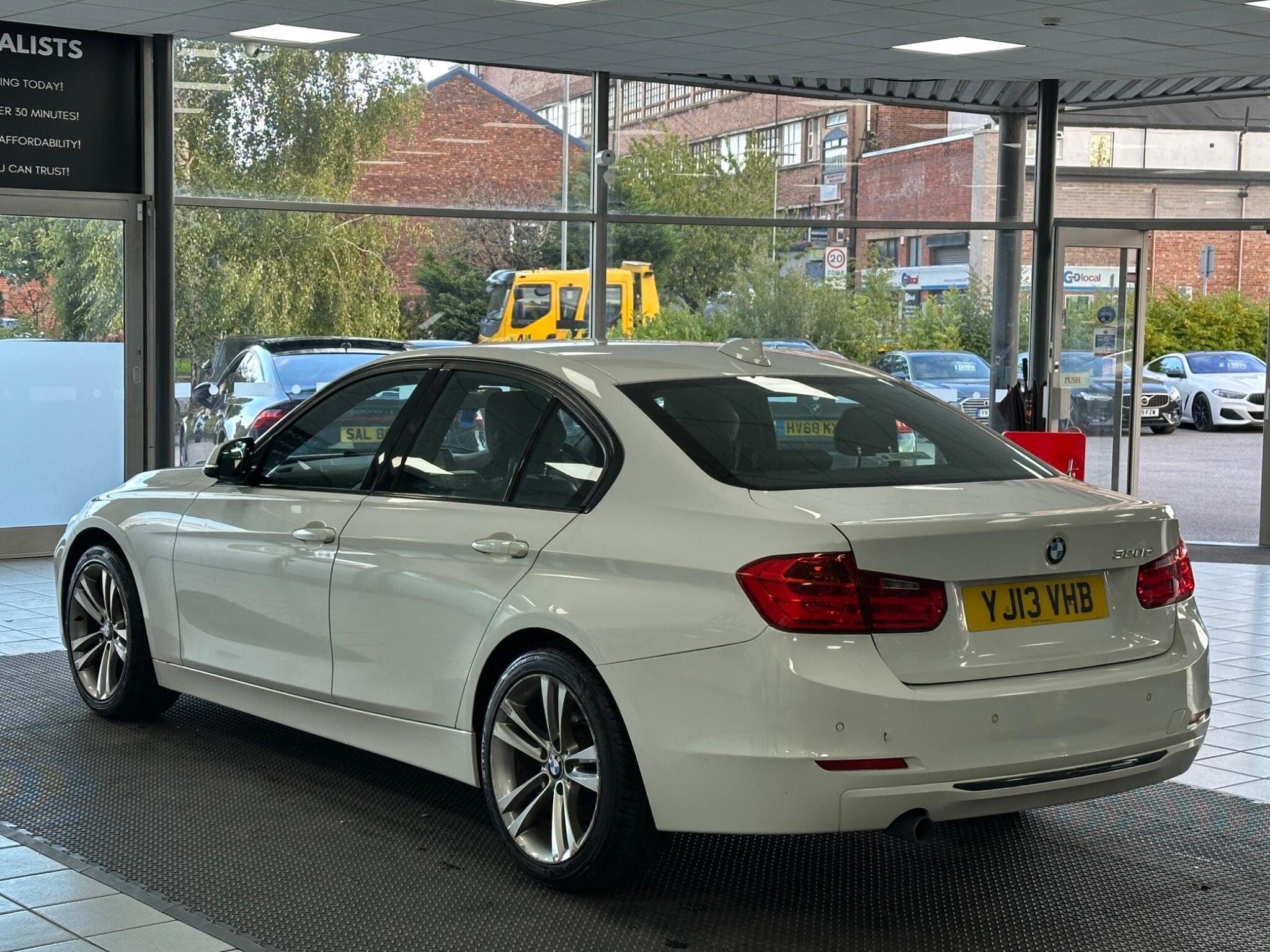 BMW 3 Series view 8