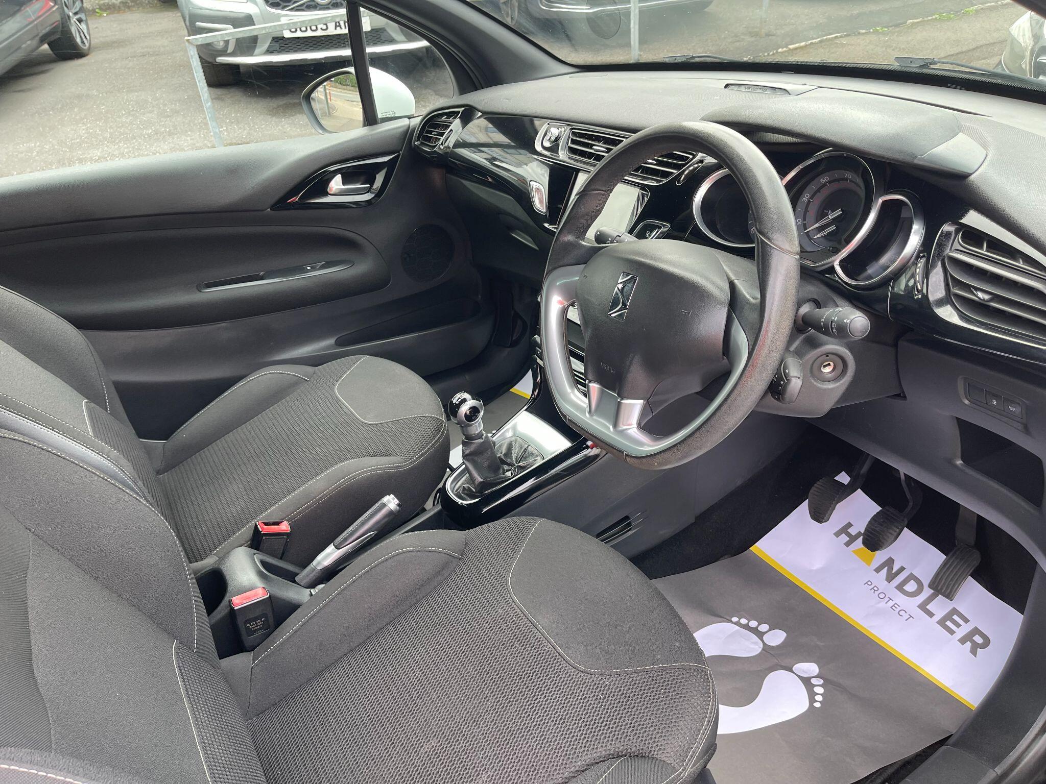 DS Automobiles DS 3 view 23