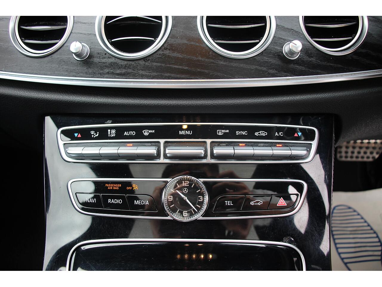 Mercedes-Benz E Class view 30