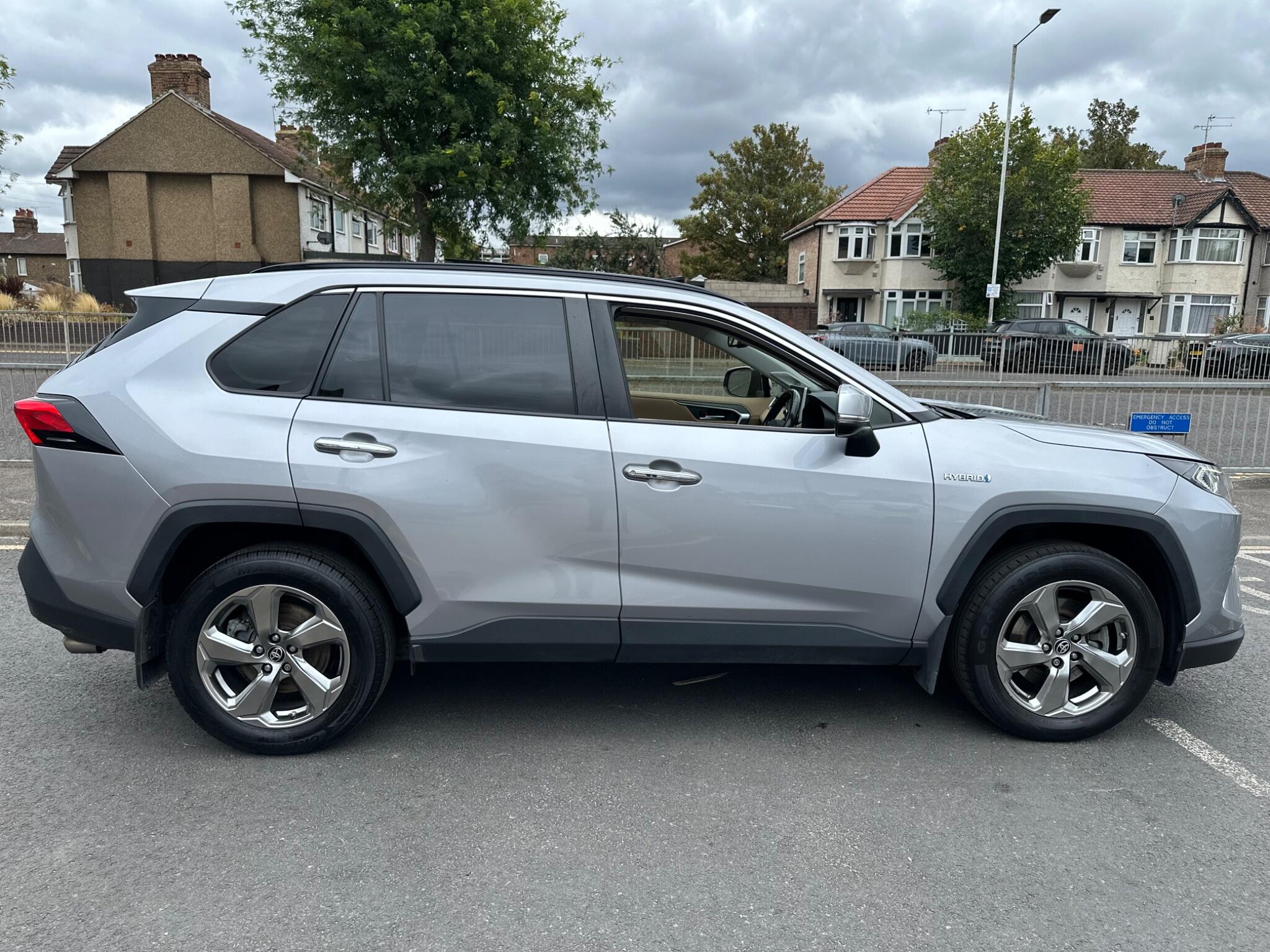 Toyota Rav4 view 9