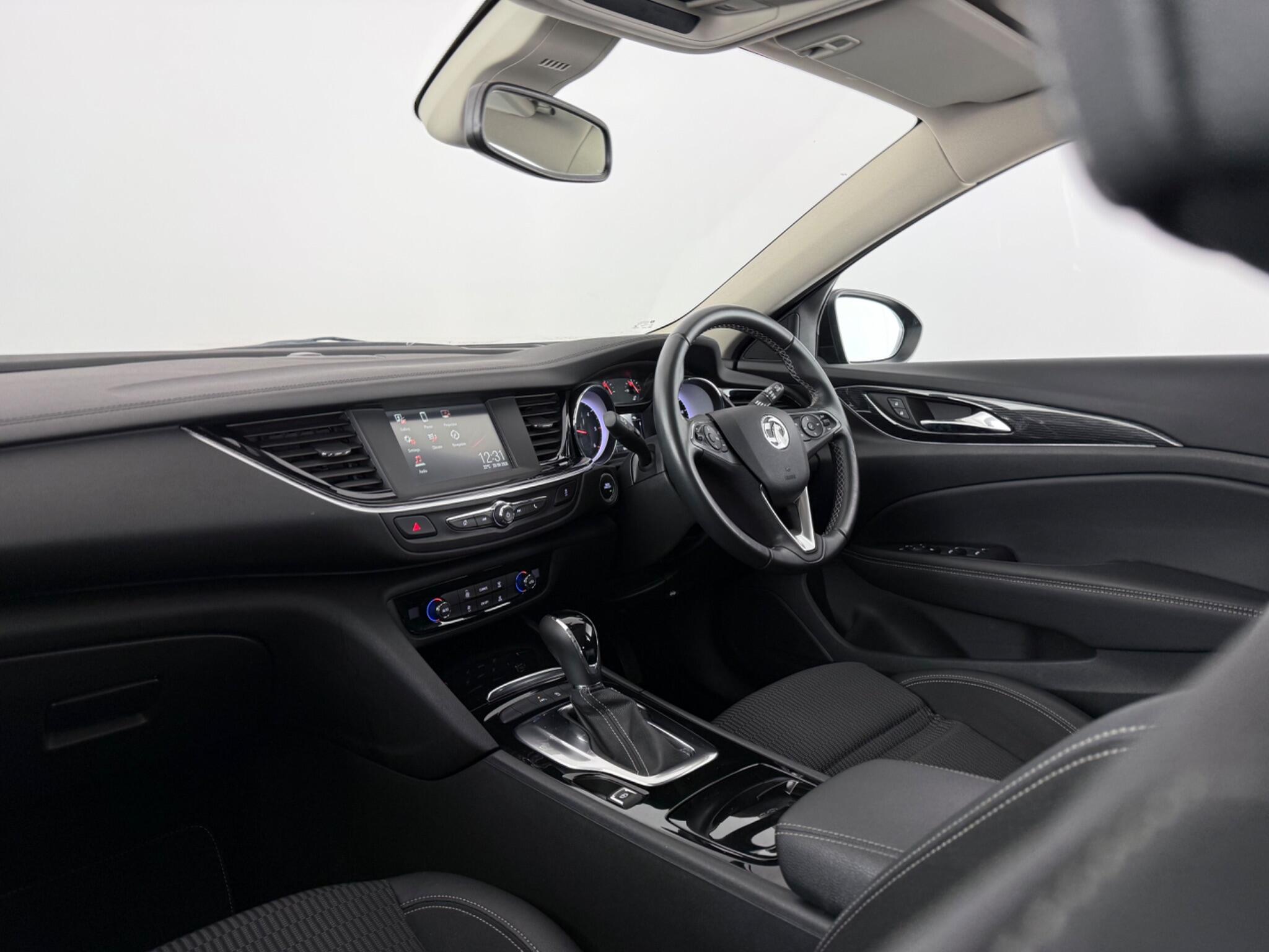 Vauxhall Insignia view 4