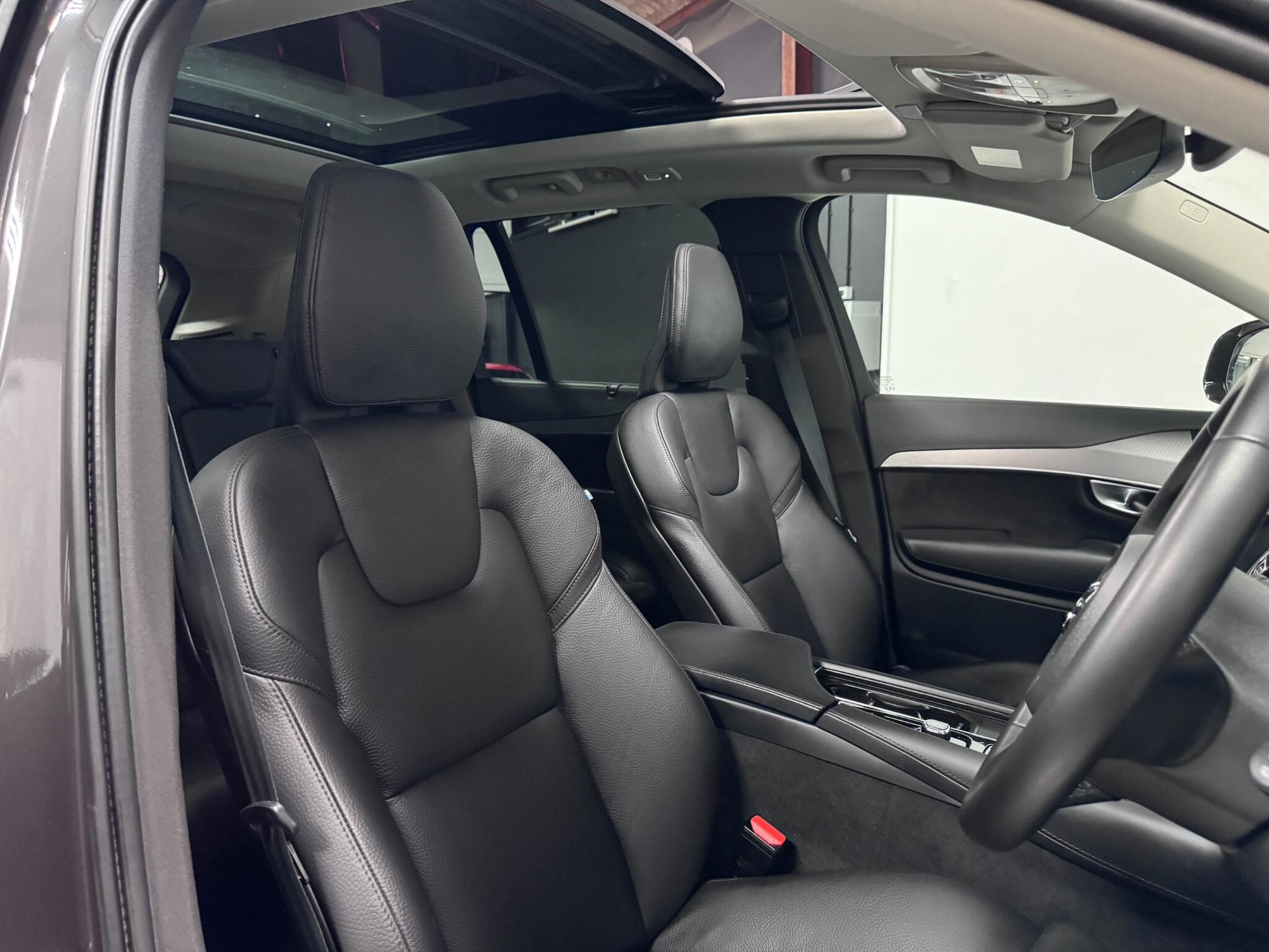 Volvo XC90 view 34