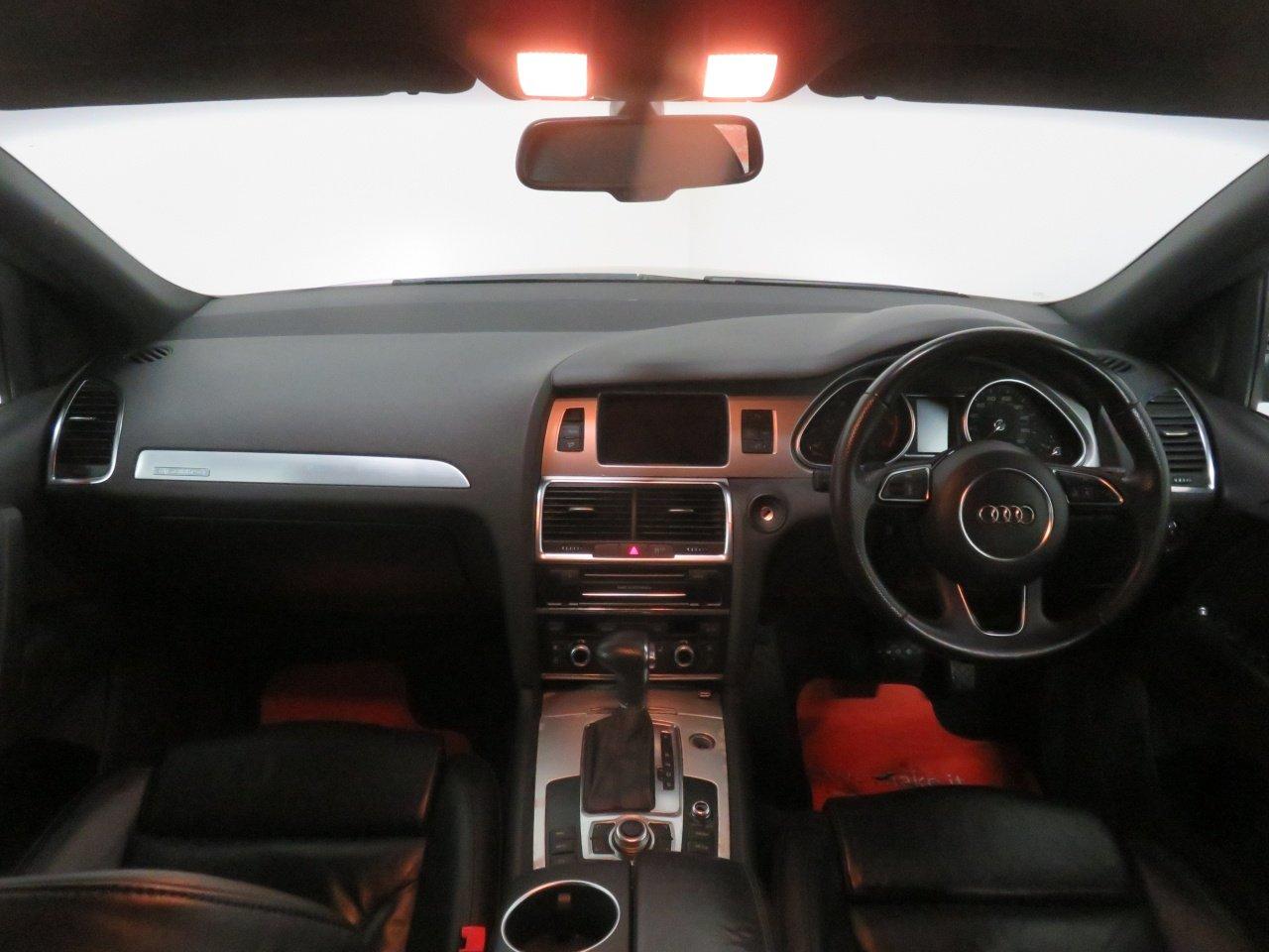 Audi Q7 view 29