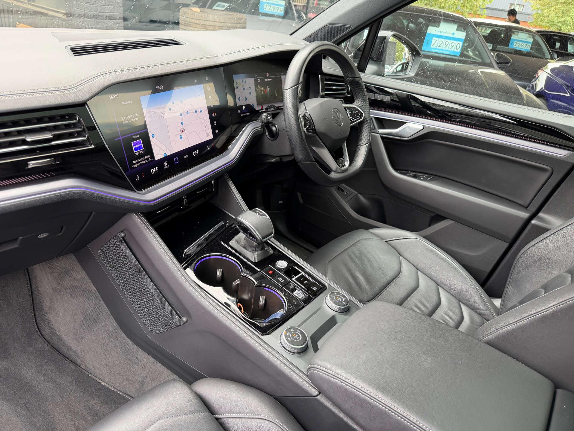 Volkswagen Touareg view 23