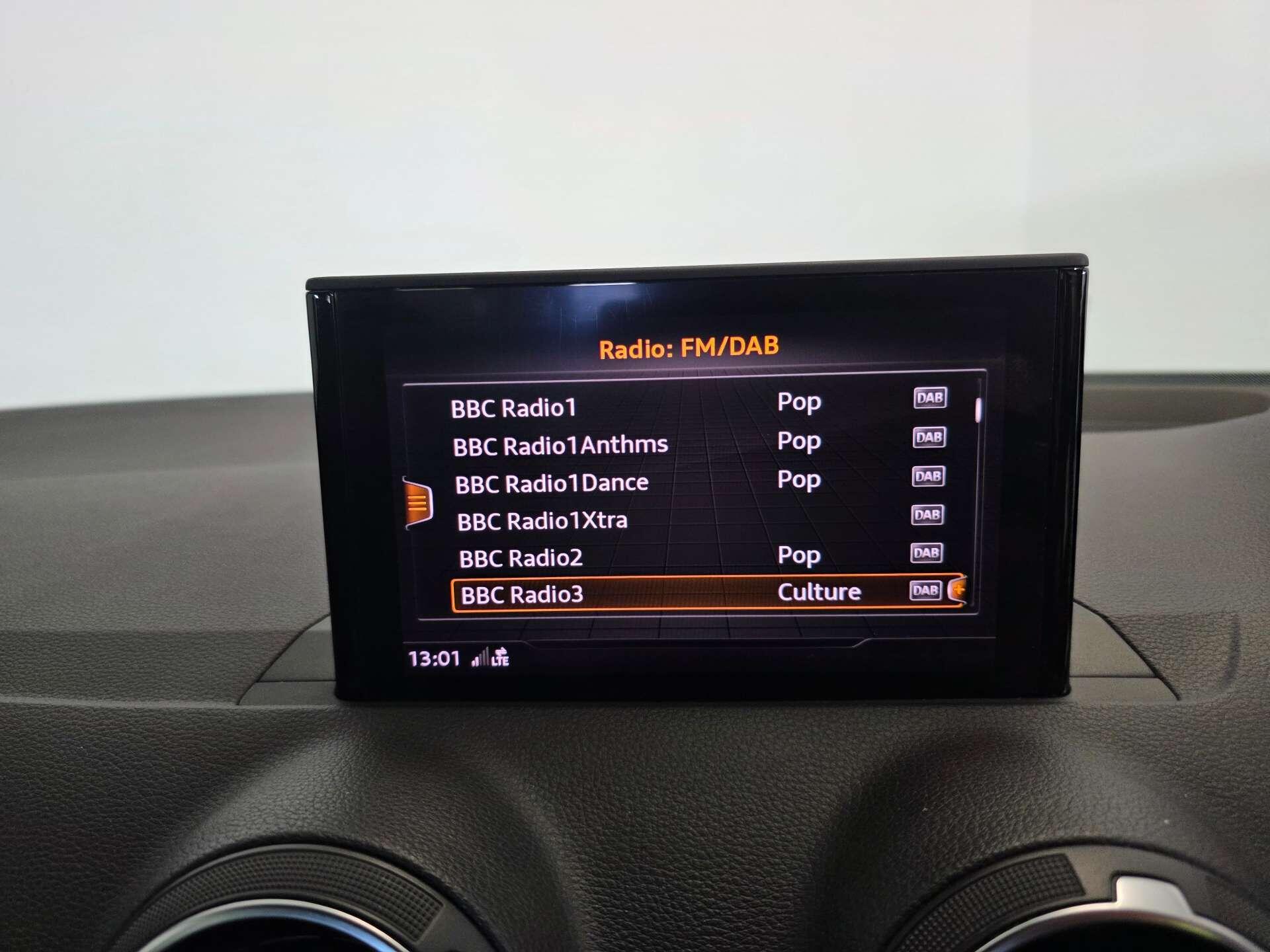 Audi Q2 view 33